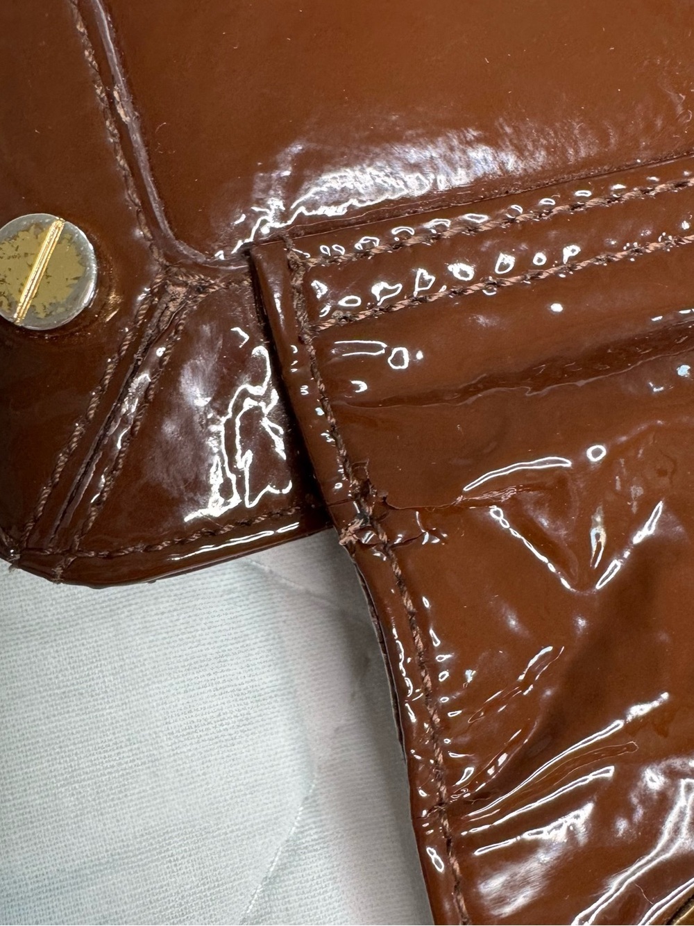 Tory Burch Patent Leather Logo Bifold Wallet Chocolate Brown Gold Hardware - Picture 9 of 11